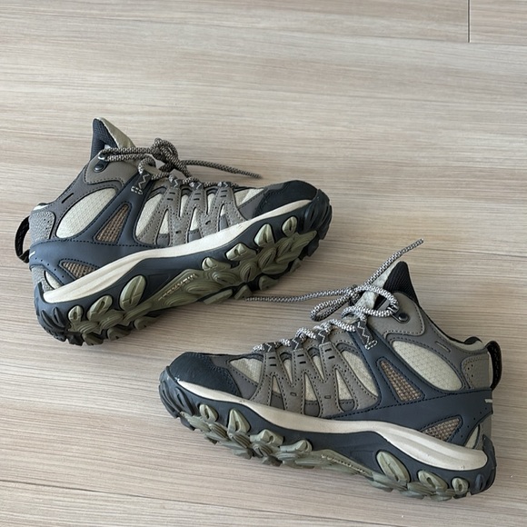 Merrell Hiking Boot - Picture 13 of 14